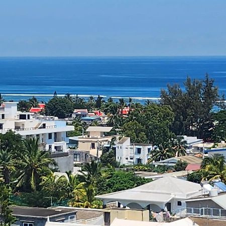 Seaview Luxury Appartment Flic en Flac Exterior photo