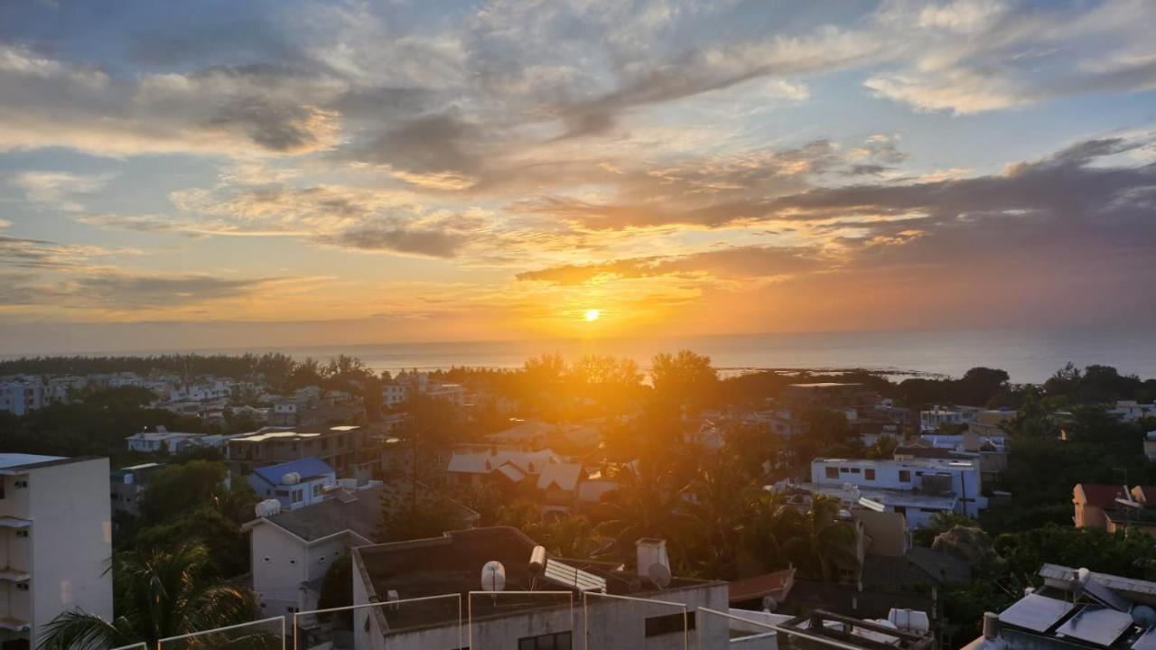 Seaview Luxury Appartment Flic en Flac Exterior photo