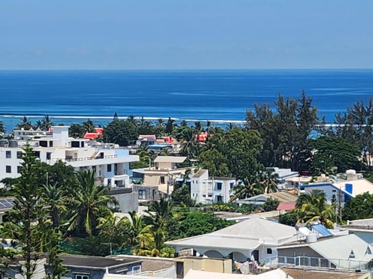 Seaview Luxury Appartment Flic en Flac Exterior photo