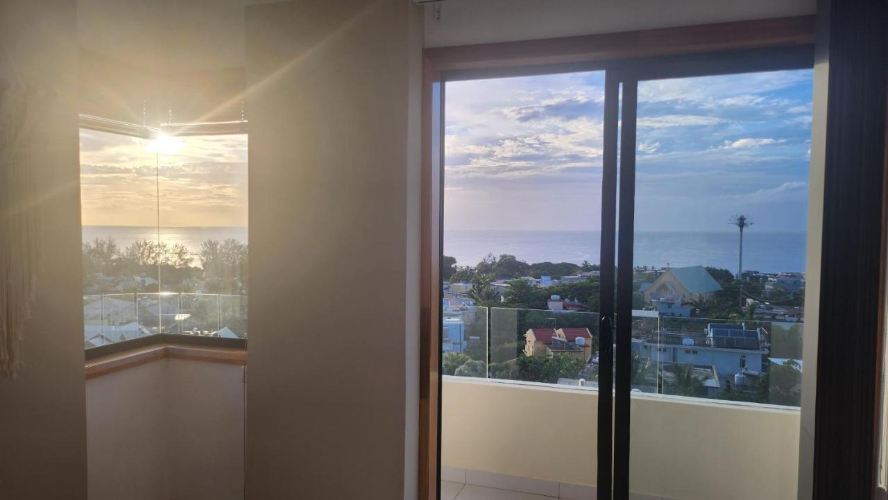 Seaview Luxury Appartment Flic en Flac Exterior photo