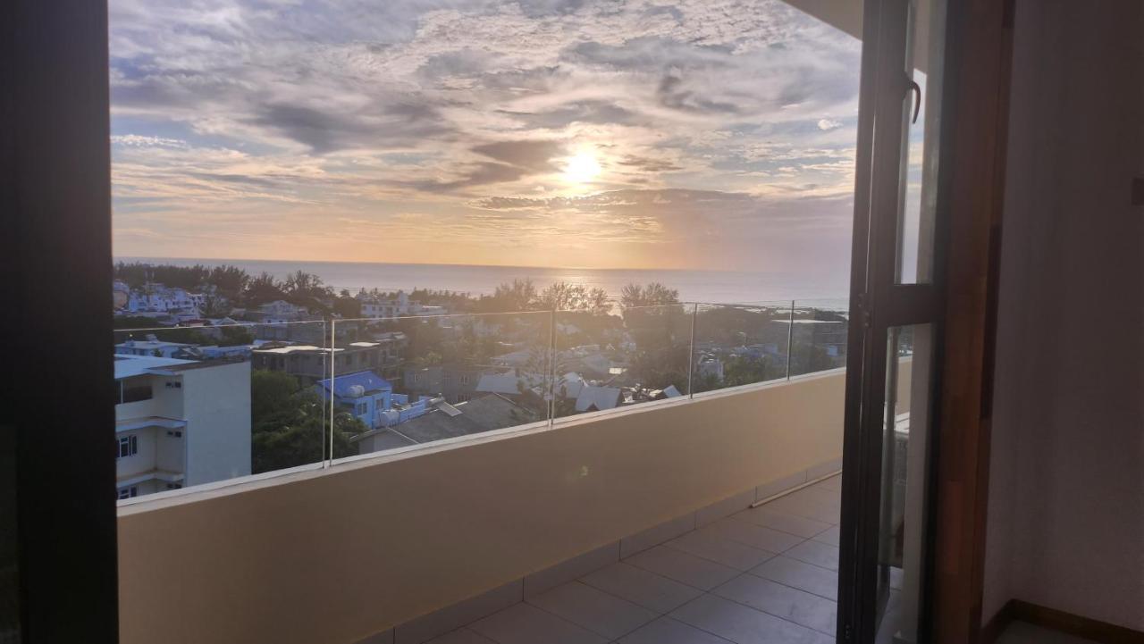 Seaview Luxury Appartment Flic en Flac Exterior photo