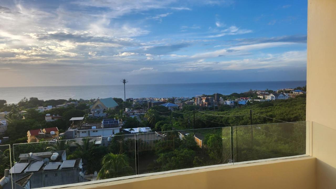Seaview Luxury Appartment Flic en Flac Exterior photo