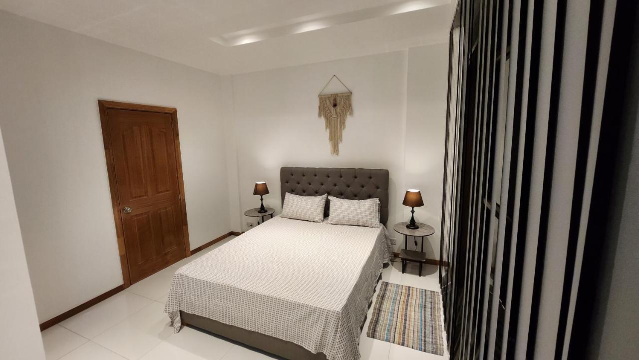 Seaview Luxury Appartment Flic en Flac Exterior photo